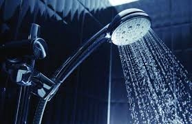 من تعزيز المناعة إلى تقليل التوتر: لماذا يجب عليك الاستحمام بالماء البارد؟