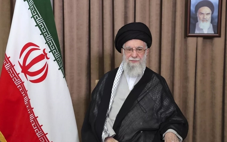 Xamineyî gef li Amerîka û Îsraîlê xwar: Em dikarin derbên mezintir li wan bidin