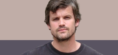 پڕۆفیسۆر ستیڤن ڕۆچ  پسپۆڕ و تایبەتمەند لە دادگای تاوانی نێودەوڵەتی بۆ گوڵان:     ترەمپ هەموو دەسەڵاتە دەستوورییەكانی قۆرخ كردووە و بەبێ گەڕانەوە بۆ كۆنگرێس بڕیاری شەڕ و ئاشتی دەدات