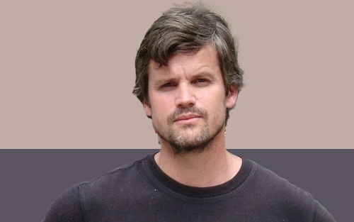 پڕۆفیسۆر ستیڤن ڕۆچ  پسپۆڕ و تایبەتمەند لە دادگای تاوانی نێودەوڵەتی بۆ گوڵان:     ترەمپ هەموو دەسەڵاتە دەستوورییەكانی قۆرخ كردووە و بەبێ گەڕانەوە بۆ كۆنگرێس بڕیاری شەڕ و ئاشتی دەدات