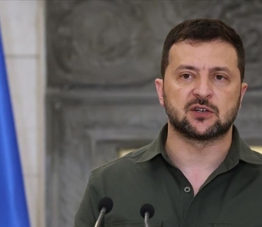 زێلێنسکی: ڕووسیا بە زیاتر لە 30 مووشەک و 300 فڕۆکەی بێفڕۆکەوان هێرشی کردە سەر ئۆکرانیا