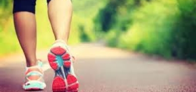 المشي لهذه المدة يومياً يحميك من آلام أسفل الظهر المزمنة