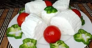 الجبن القريش أم البيض: أيهما أفضل لزيادة البروتين؟