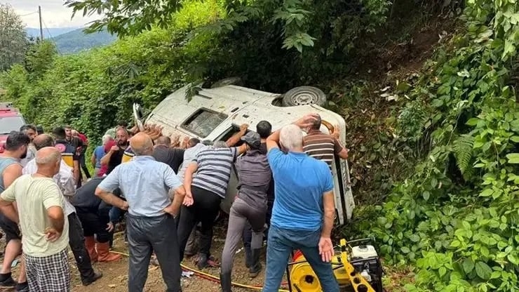 گیانلەدەستدان و برینداربوونی ٥ کرێکاری کێڵگەی چای لە تورکیا