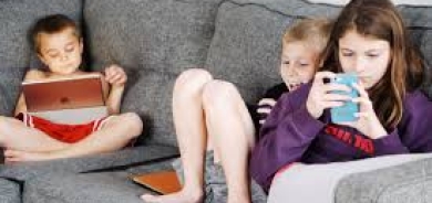 نتائج صادمة في دراسة ضخمة عن استخدام الهواتف الذكية للأطفال