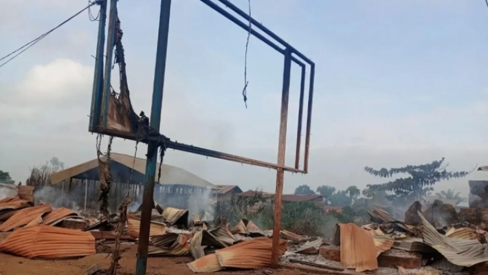 Di êrîşeke ser Dêrekî de 43 kes hatin kuştin