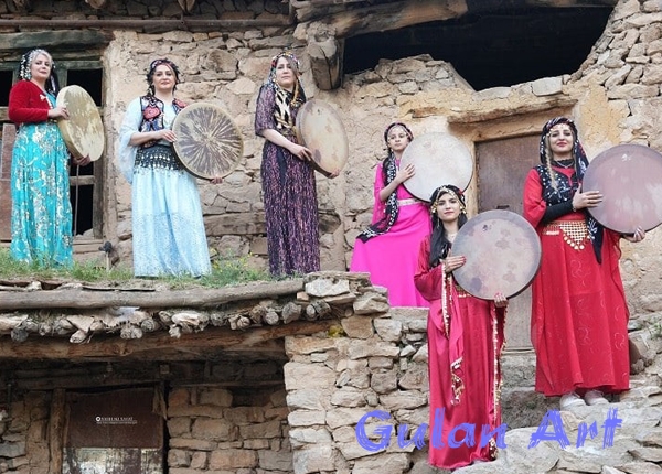 فیستیڤاڵی هەزار دەف تێكەڵكردنی گۆرانیی نیشتمانی، ئایینی و عیرفانی