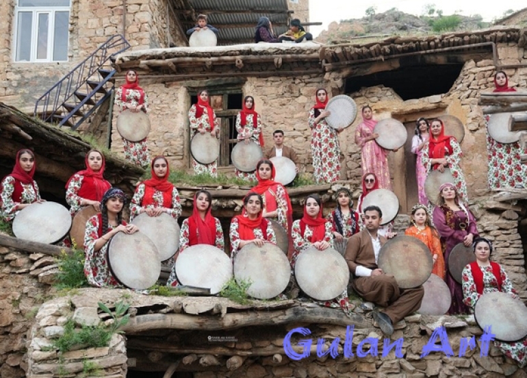 فیستیڤاڵی هەزار دەف تێكەڵكردنی گۆرانیی نیشتمانی، ئایینی و عیرفانی