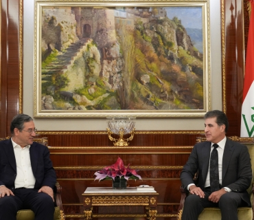 نێچيرڤان بارزانى، سه‌رۆكى هه‌رێمى كوردستان، له‌گه‌ڵ شاندێكى كۆمارى ئيسلاميى ئێران به‌ سه‌رۆكايه‌تيى به‌ڕێز ڕەزا ڕەحمانی، پارێزگاری ئازەربایجانی ڕۆژئاوا، کۆبووه‌وه‌