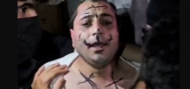 Hunermendê Sûrî rastî heqaret û lêdanê hat û porê wî hat jê kirin