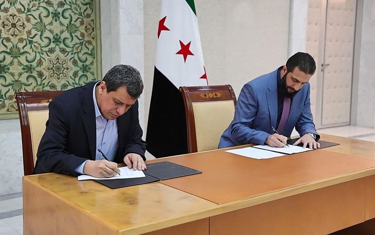 Mezlûm Ebdî: Me sînorê Tirkiyeyê ji DAIŞê parast