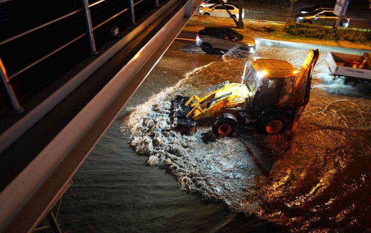 Li Enqereyê lehî rabû: Mal di bin avê de man