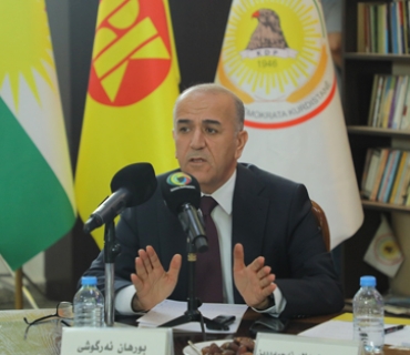 بورهان ئەرگوشی  ڕاوێژكار لە وەزارەتی پەروەردە و فێركردنی حكومەتی هەرێمی كوردستان:     ئێستا لە پڕۆگرامەكانی خوێندنی وەزارەتی پەروەردە، نەك تەنیا بابەتە زانستییەكان بە زمانی كوردی، بەڵكو خودی بابەتی زمانی كوردی گرفتی زۆری هەیە