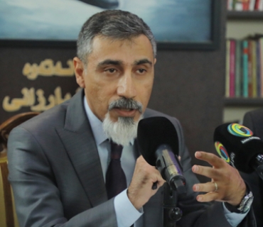 پ.د.عەبدولسەلام نەجمەدین عەبدوڵڵا  سەرۆكی سەنتەری زاخۆ بۆ لێكۆڵینەوەی كوردی:  پێویستە زمانی كوردی پلە و شكۆی خۆی هەبێت و مەرجی سەرەكیی بەدەستهێنانی كار و هەلی كار بێت