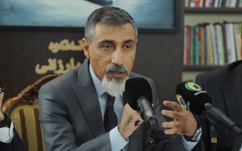 پ.د.عەبدولسەلام نەجمەدین عەبدوڵڵا  سەرۆكی سەنتەری زاخۆ بۆ لێكۆڵینەوەی كوردی:  پێویستە زمانی كوردی پلە و شكۆی خۆی هەبێت و مەرجی سەرەكیی بەدەستهێنانی كار و هەلی كار بێت