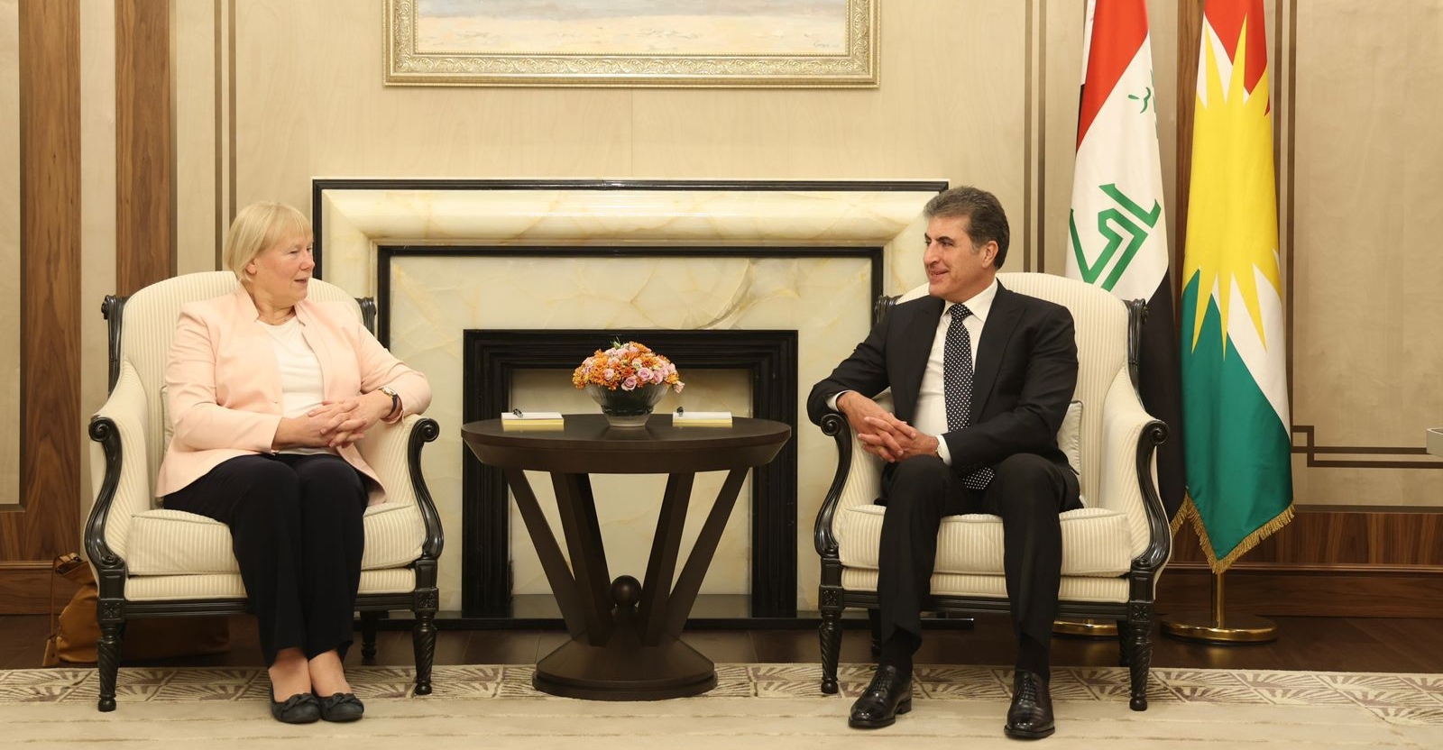 نێچيرڤان بارزانى، سه‌رۆكى هه‌رێمى كوردستان، به‌ مه‌به‌ستى ماڵئاوايى بۆ كۆتاييهاتنى ئه‌ركه‌كه‌ى، پێشوازیی له‌ خاتوو كريستيانه‌ هۆمان، باڵيۆزى ئه‌ڵمانيا له‌ عێراق كرد