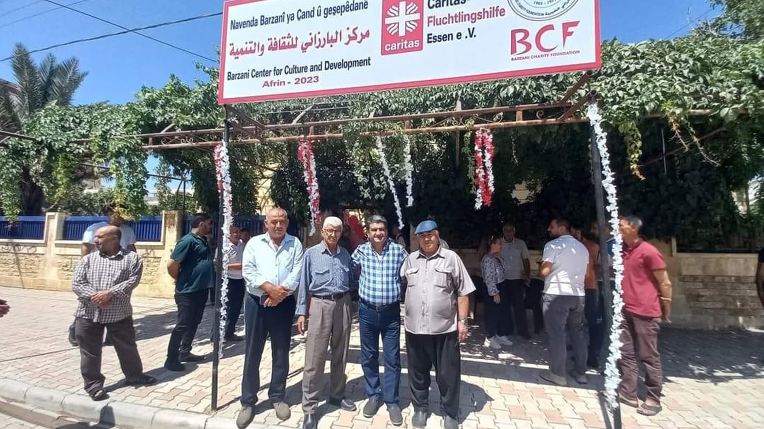 Xelkê Efrînê spasiya Dezgeha Xêrxwaziya Barzanî dike: We em di rojên reş de bi tenê nehiştin