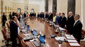 لبنان ينزع «الشرعية» عن سلاح «حزب الله»