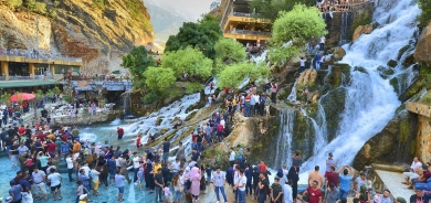 تنفيذاً لقرارٍ حكومي.. المنشآت السياحية بأربيل تعتمد الكوردية في لافتاتها