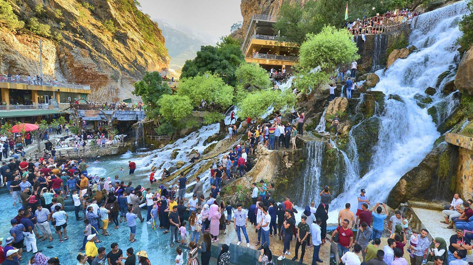 تنفيذاً لقرارٍ حكومي.. المنشآت السياحية بأربيل تعتمد الكوردية في لافتاتها