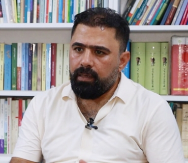 كاروان حەسەن حوسێن، نووسەر و وەرگێڕ/ سەرۆكی ڕێكخراوی ژیوای- هەڵەبجە  زمانی كوردی تەنیا ئەركی زمانی نەبینیوە،  بەڵكو ئەركی بەرگریشی لە بەرانبەر  نەتەوەكانی دیكە بینیووە