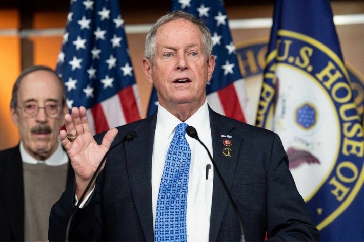 Amerîka hişyariya rawestandina piştevaniyên darayî yên Amerîkayê bo Iraqê dide