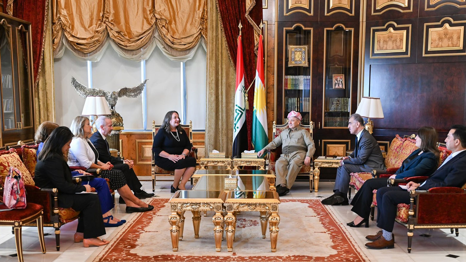 سەرۆک مەسعود بارزانی لە سەلاحەدین پێشوازی لە هەریەک لە بەڕێزان گویندەلن گرین کونسوڵی نوێی ئەمریکا لە هەولێر و ستیڤ بیتنەر کونسوڵی پێشووی ئەمریکا لە هەولێر کرد.