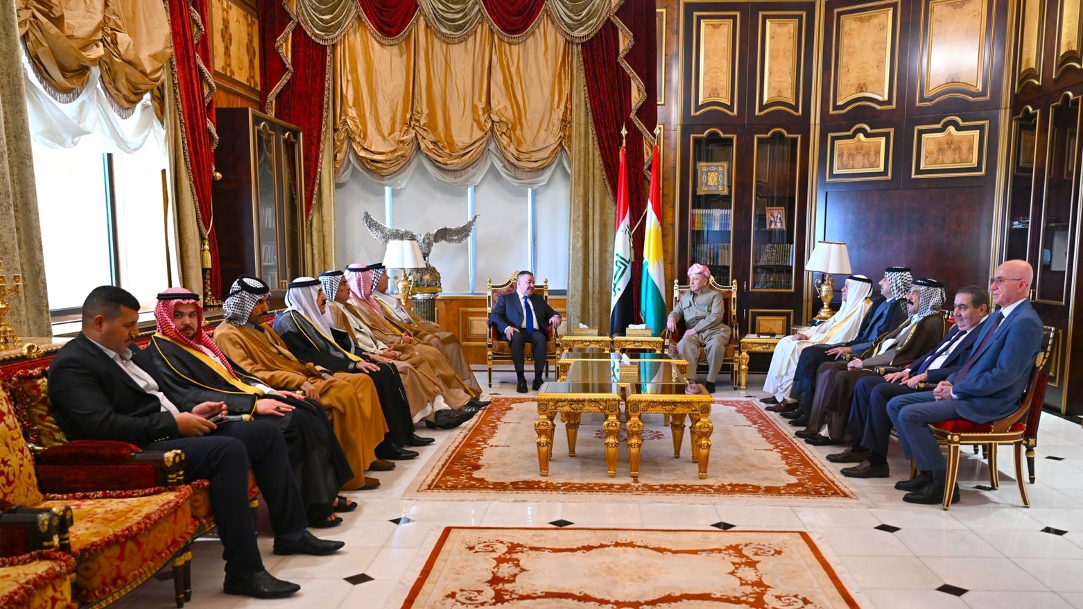 الرئيس بارزاني يستقبل وفداً من شيوخ ووجهاء العشائر العراقية