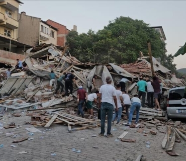 پرسە و سەرەخۆشیی سەرۆکوەزیرانی پاکستان دوای بوومەلەرزەکەی تورکیا