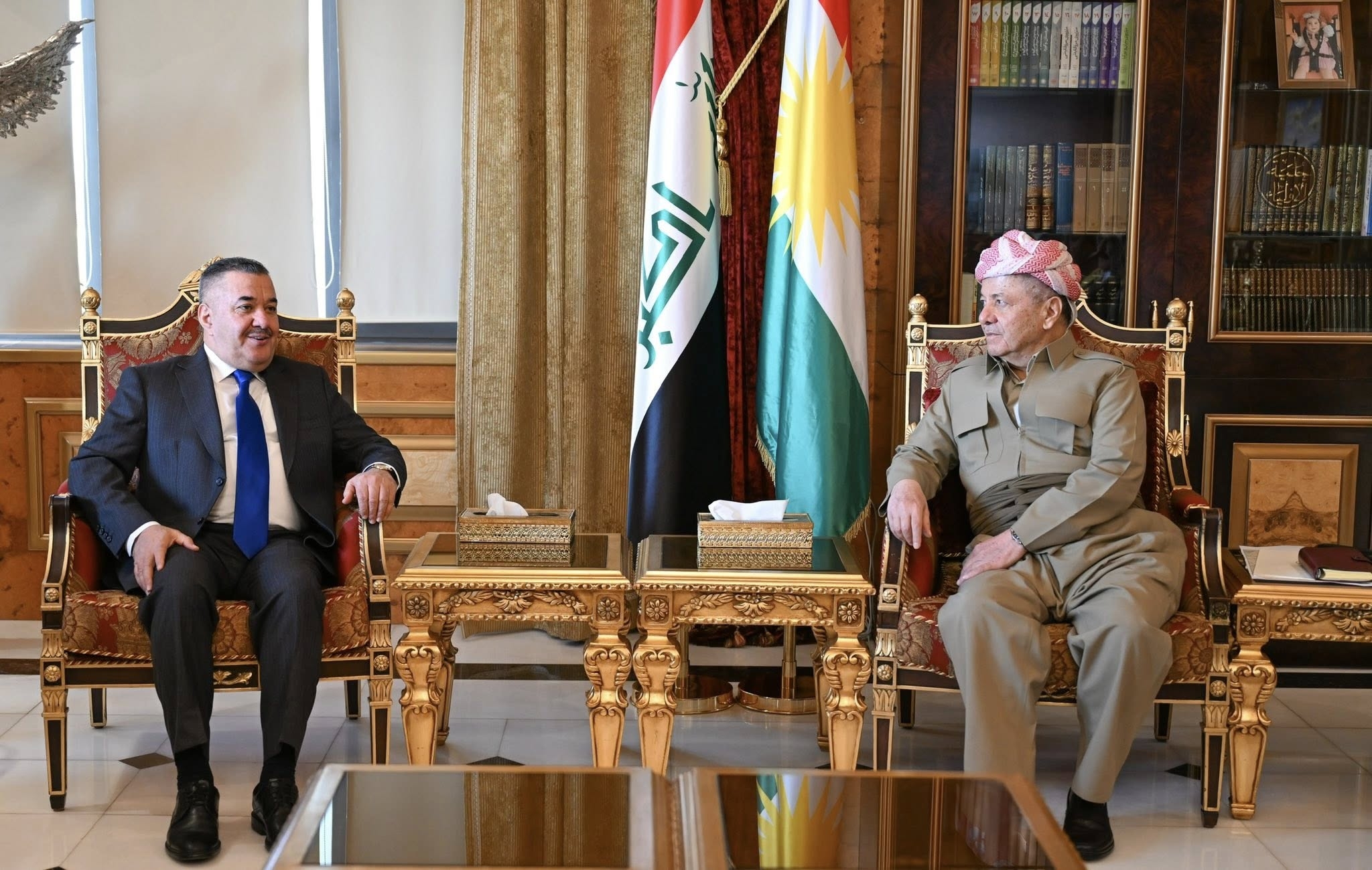 لە سەلاحەددین سەرۆك مەسعود بارزانی پێشوازی لە شاندێكی شێخەكان و كەسایەتیی هۆزەكانی پارێزگاكانی عێراق دەكات.