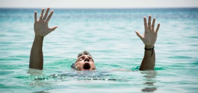 هۆکارەکانی خنکان لە ئاودا