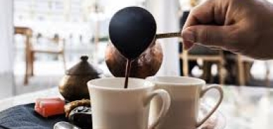 دراسة: شرب القهوة ليلاً يزيد من التصرفات المتهورة وخصوصاً لدى الإناث