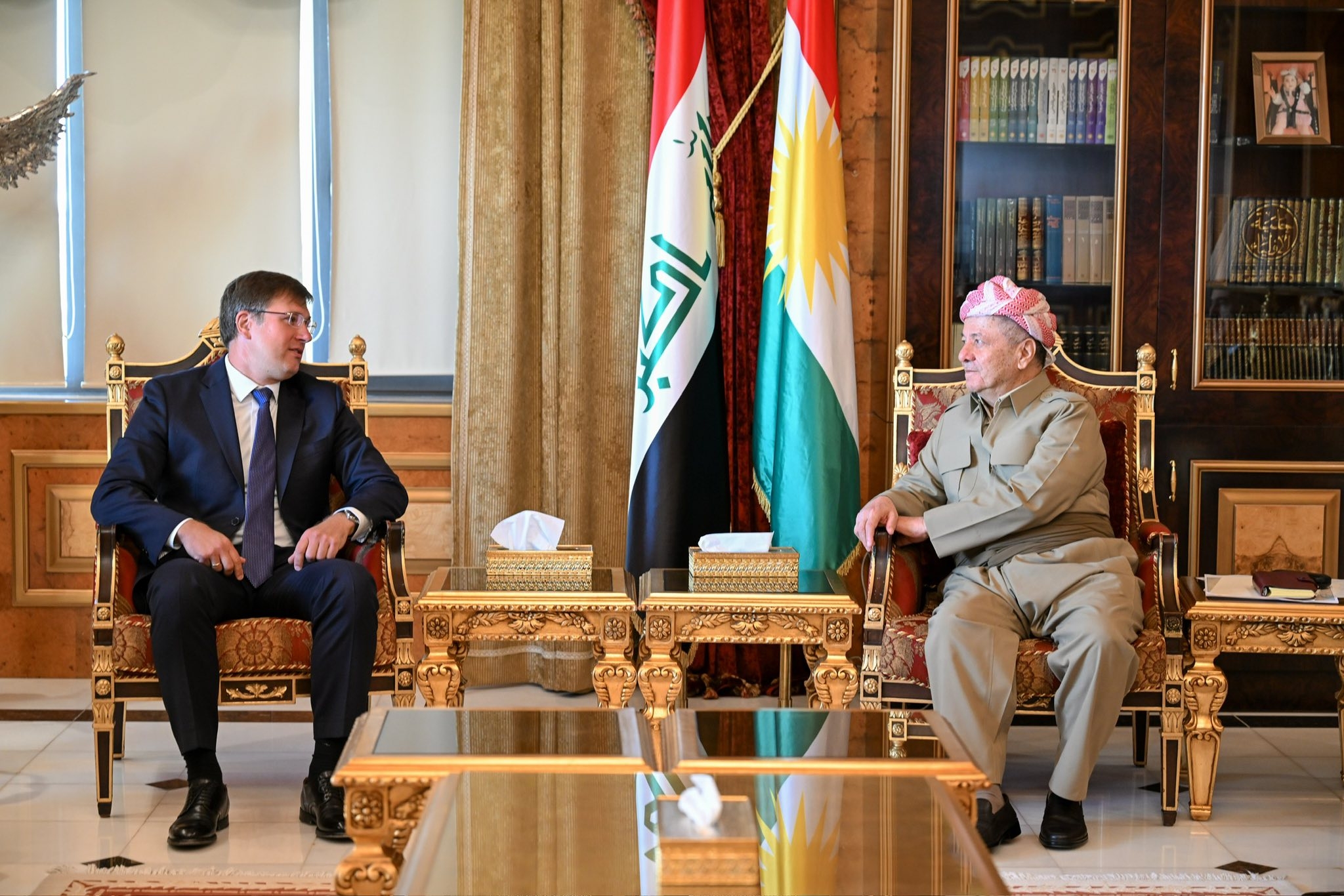 لە سەلاحەدین سەرۆک مەسعود بارزانی پێشوازیی لە ماکسیم رۆبین کونسوڵی گشتیی ڕووسیا لە هەولێر کرد.