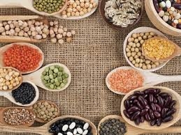 7 أطعمة غنية بالبروتين بعيداً عن اللحوم والأسماك