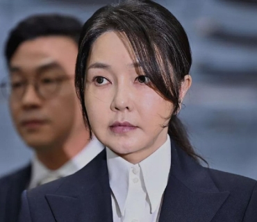 خانمی یەکەمی پێشووی کۆریای باشوور بە تۆمەتی گەندەڵی و وەرگرتنی دیاری دەستگیرکرا