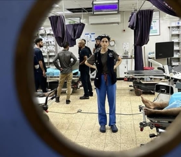 پەرستارێکی ئەمریکی لە غەززە: جینۆسایدی ئیسرائیل خەریکە غەززە وێران دەکات و منداڵان لە برسێتیدا دەمرن