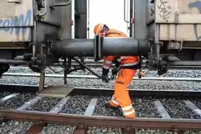 پێکدادانی شەمەندەفەرێك لە کۆریای باشوور بووەهۆی گیانیان لەدەستدا و برینداربوون ٧ کرێکاری هێڵی ئاسن