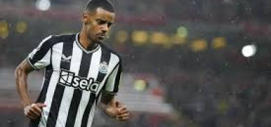 إيزاك... من «الإسكندر العظيم» إلى الاتهام بالجشع