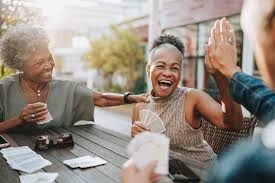 ما سر تمتع بعض الأشخاص بذاكرة قوية في الثمانينات من العمر؟