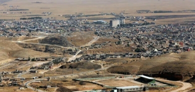 Wekîlê Mîrê Êzidiyan: Çawa Êzidiyek ku nikare vegere Şingalê ji mafê penaberiyê bêpar bimîne?