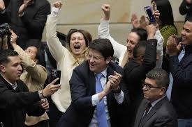 والد سناتور كولومبي اغتيل بالرصاص سيحل محله في الترشّح للرئاسة