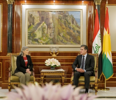 سه‌رۆكى هه‌رێم، پێشوازيى له‌ سيناتۆرى كۆماريى ئه‌مه‌ريكى خاتوو جۆنى ئێرنست، ئه‌ندامى كۆميته‌ى هێزه‌ چه‌كداره‌كان له‌ ئه‌نجومه‌نى پيرانى ئه‌مه‌ريكا و شاندێكى ياوه‌رى كرد