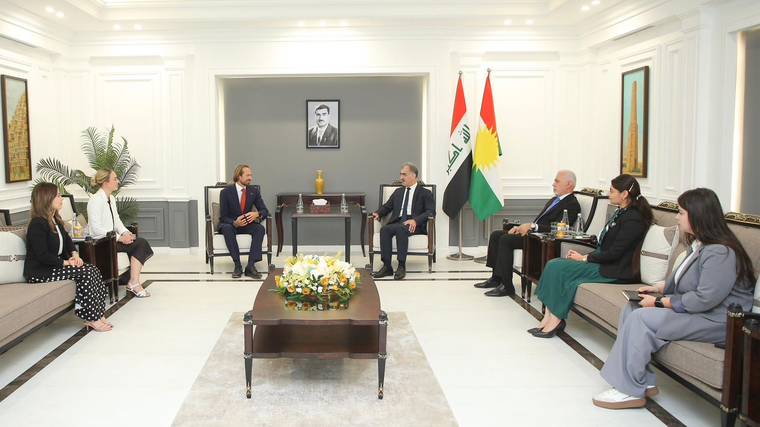 مسؤول دائرة العلاقات الخارجية في حكومة كوردستان يجتمع بقنصل بريطانيا لدى الإقليم