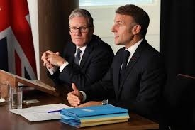 ستارمر وماكرون ينددان بالضربات الروسية علي كييف