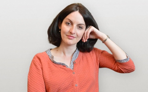 مریەم بن ڕەعد  پسپۆڕ و تایبەتمەند لە گەشەی ئیسلامی سیاسیی توندئاژۆ بۆ گوڵان:     فەرەنسا پشتیوانی لە مافە دەستوورییەكانی هەرێمی كوردستان لە عێراق دەكات