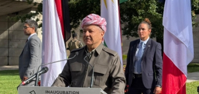 فەرەنسا.. سەرۆک بارزانی پەردەی لەسەر تابلۆی پێشمەرگە لادا