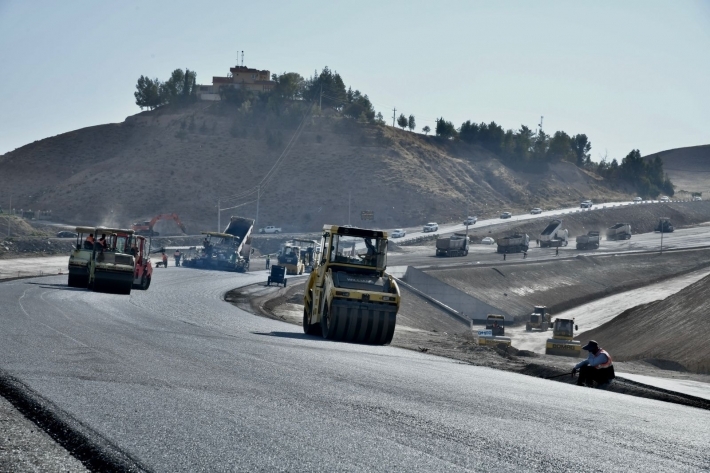 إعادة تأهيل وتبليط طريق (كەسنه‌زان – گومەسبان) الاستراتيجي بالعاصمة أربيل