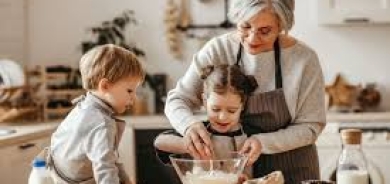 من الشعور بالهدف للحفاظ على الذكاء... كيف يعزز الأحفاد صحة أجدادهم؟