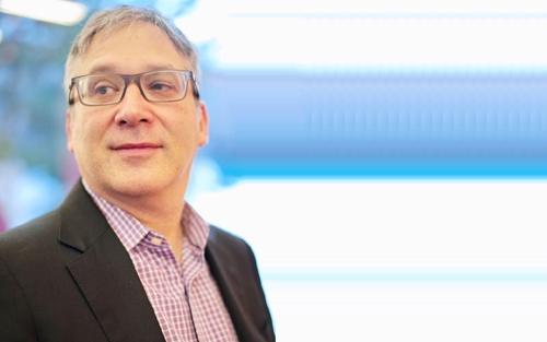 گاری ماركۆس    زانای دەروونناس و پسپۆڕ لەسەر هزری مرۆڤ بۆ گوڵان:     كرداركارانی كۆدی زیرەكیی دەستكرد بەناو تۆڕەكانی ئەنتەرنێت دەگەڕێن و زانیاری كۆدەكەنەوە و بە باشی لەو زانیارییانە تێناگەن ئەمەش متمانەی بە ئاكامەكان نەهێشتووە