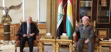 ســـەرۆک مەسعود بارزانی پێشوازی لە بەڕێز فەخری کەریم سەرۆکی دەزگەی ڕاگەیاندن و ڕۆشنبیری و هونەریی ئەلمەدا دەکات.